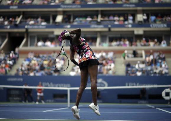 AP - Venus Williams juega en la primera ronda del US Open 2013.