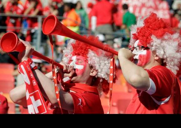Reuters - Al igual que el resto de los encuentros, las vuvuzelas no dejaron de sonar.