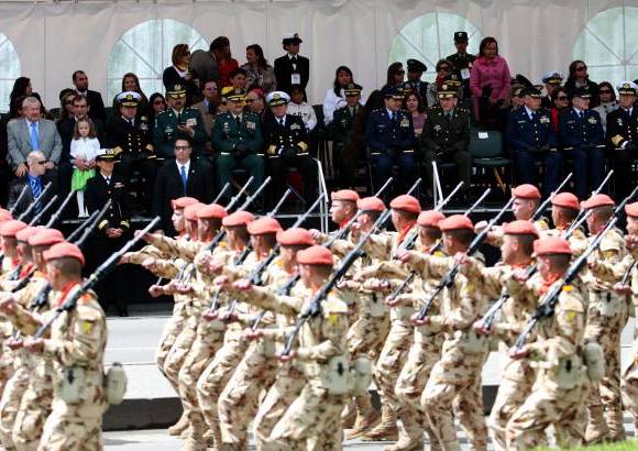 Raúl Palacios-Colprensa - Cientos de hombres de las Fuerzas Armadas participaron este martes en el Desfile del Bicentenario.