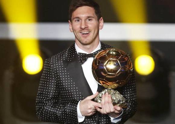 Reuters - eo Messi acudi&#243; a la gala de entrega del Bal&#243;n de Oro con un traje de Dolce & Gabbana que era un presagio para la entrega de este galard&#243;n que lo premia como el mejor jugador del mundo.
