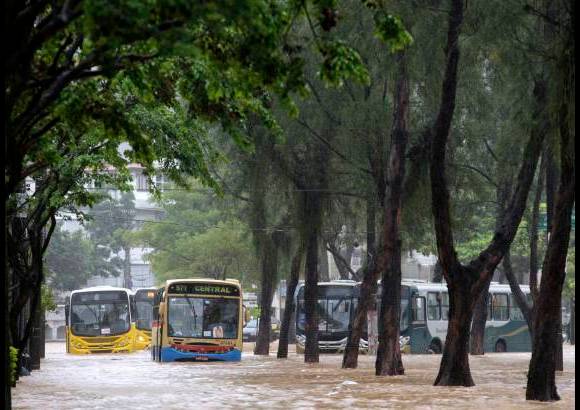 Reuters - El Sol sali&#243; moment&#225;neamente este mi&#233;rcoles en R&#237;o de Janeiro, despu&#233;s de m&#225;s de 30 horas seguidas de lluvia.