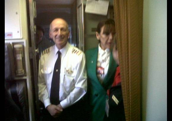 Juan José García Villegas - El capitán Héctor Alonso Sierra, un símbolo de los pilotos de SAM, fue el encargado de comandar la última tripulación de la aerolínea antioqueña.