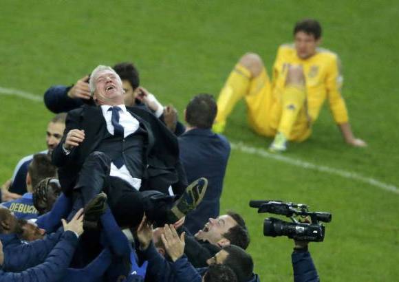 Reuters - Francia también celebra la clasificación al Mundial de Fútbol Brasil 2014.