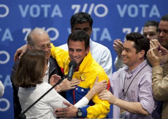 AP - En el discurso, aunque con emoción, el ánimo subió y le aplaudieron tanto como pudieron, aunque, más tarde, nadie podía tan siquiera dar una declaración a la prensa.
