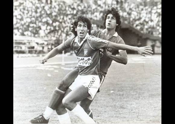 FOTOs archivo, Manuel Saldarriaga y Jaime P&#233;rez - El duelo de hermanos, Andr&#233;s y Santiago, en uno de los partidos del torneo colombiano.