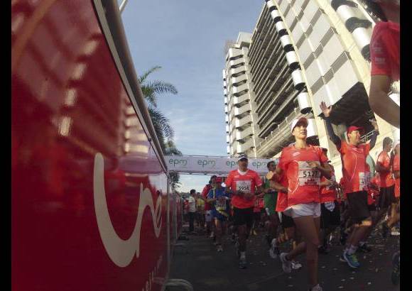 Esteban Jaramillo y Sebastián Salazar - Más de 10 mil competidores se dieron cita en esta histórica cita deportiva que se corría en las modalidades de 5, 10, 21 y 42 kilómetros.
