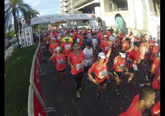 Esteban Jaramillo y Sebastián Salazar - Más de 10 mil competidores se dieron cita en esta histórica cita deportiva que se corría en las modalidades de 5, 10, 21 y 42 kilómetros.