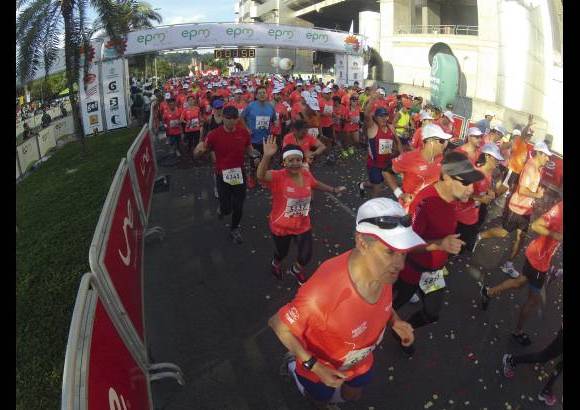 Esteban Jaramillo y Sebastián Salazar - Más de 10 mil competidores se dieron cita en esta histórica cita deportiva que se corría en las modalidades de 5, 10, 21 y 42 kilómetros.