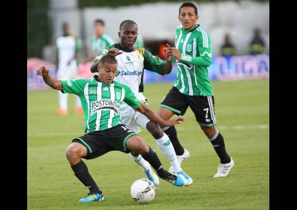 Hernán Vanegas - Por los sectores de la 70 y el Obelisco el tránsito de carros estuvo lento, por la gran cantidad de hinchas verdes en las calles. La fiesta no se extendió.