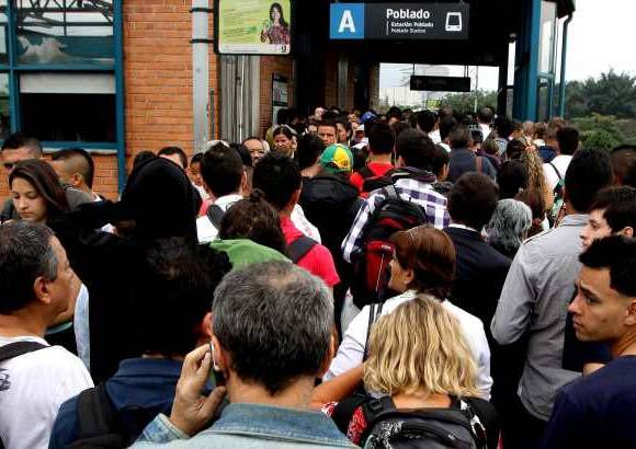 Foto Donaldo Zuluaga - A las 5 de la mañana de este domingo comenzó la operación comercial de la estación Sabaneta del metro.