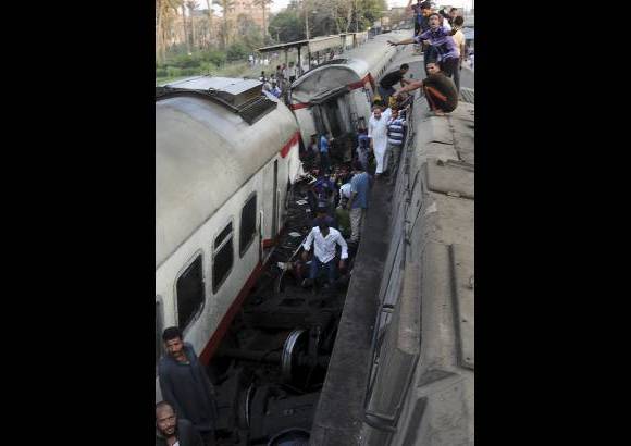 Reuters - Tambi&#233;n en el sur de El Cairo, dos trenes colisionaron en octubre de 2009, en un accidente que se sald&#243; con 18 muertos y 39 heridos y forz&#243; la dimisi&#243;n del entonces ministro de Transporte, Mohamed Ludfi Mansur.