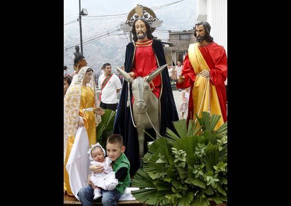 Jaime P&#233;rez - En la parroquia Santuario San Judas Tadeo del barrio Castilla se hizo la bendici&#243;n y la procesi&#243;n de ramos. Cientos de personas asistieron a l acto de qda inicio a la Semana Santa.