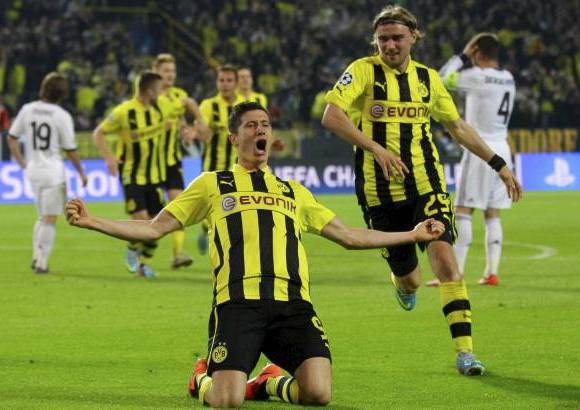 AP - Borussia Dortmund, liderado por un imparable Robert Lewandowski, goleó por 4-1 a un Real Madrid.