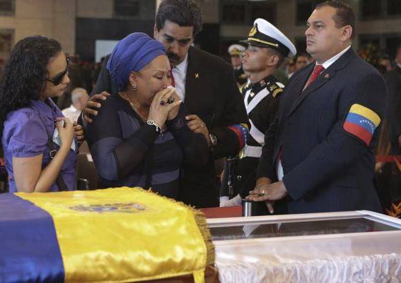 AP - La pol&#237;tica colombiana Piedad C&#243;rdoba fue una de las que m&#225;s se conmovi&#243; cuando vio a Ch&#225;vez en el f&#233;retro.