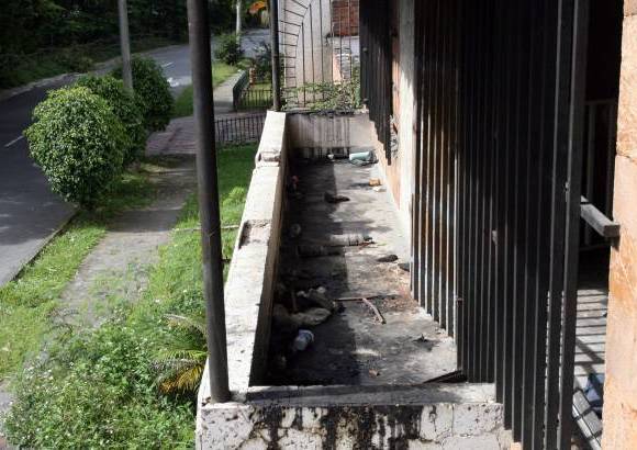 FOTO ARCHIVO EL COLOMBIANO - El 2 de diciembre, las labores de inteligencia permitieron a las autoridades rastrear las llamadas que Escobar le hizo a su hijo Juan Pablo, para llegar hasta la vivienda donde se escond&#237;a en el barrio Los Olivos, occidente de Medell&#237;n, y dar muerte al entonces hombre m&#225;s buscado del mundo.