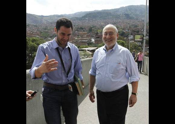 Donaldo Zuluaga - Joseph Stiglitz, el premio Nobel de economía estuvo en el Foro Urbano Mundial y aprovechó para recorrer Medellín.