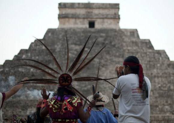 REUTERS - Los hoteles cercanos a la zona arqueol&#243;gica estuvieron totalmente llenos, por lo que algunos tuvieron que acampar en localidades aleda&#241;as.