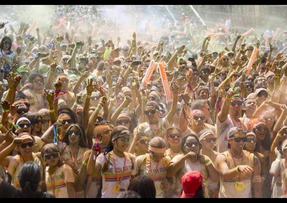 Esteban Vanegas - M&#225;s de 10.000 personas disfrutaron este domingo de los 5 kil&#243;metros m&#225;s divertidos del deporte. The color run pint&#243; de alegr&#237;a las calles de Medell&#237;n.
