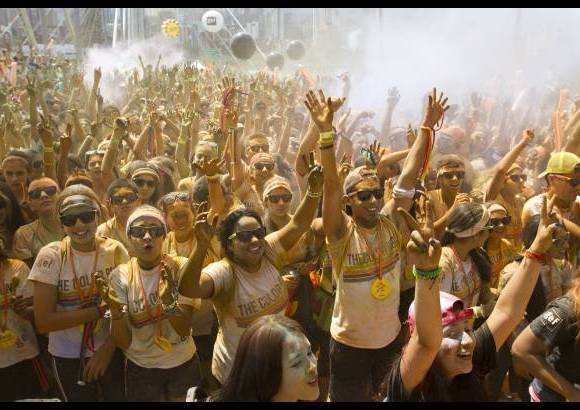 Esteban Vanegas - M&#225;s de 10.000 personas disfrutaron este domingo de los 5 kil&#243;metros m&#225;s divertidos del deporte. The color run pint&#243; de alegr&#237;a las calles de Medell&#237;n.