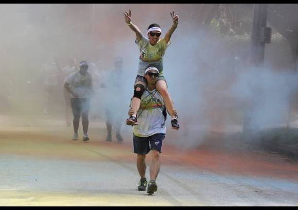 Esteban Vanegas - M&#225;s de 10.000 personas disfrutaron este domingo de los 5 kil&#243;metros m&#225;s divertidos del deporte. The color run pint&#243; de alegr&#237;a las calles de Medell&#237;n.