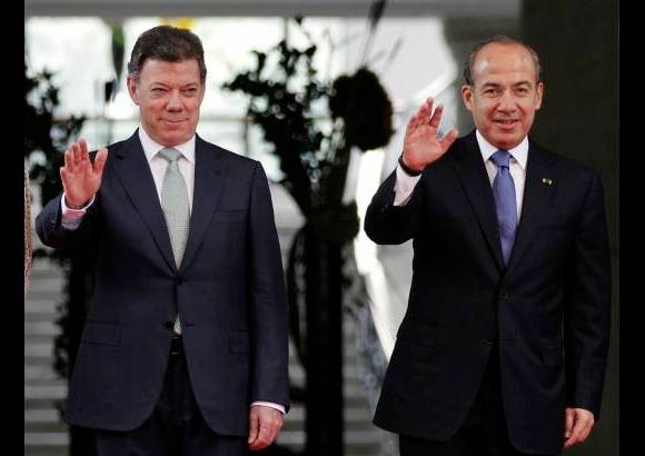 Reuters - Los gobiernos de México y Colombia firmaron nuevos acuerdos para fortalecer la lucha bilateral contra el crimen organizado y se comprometieron a aumentar la cooperación con terceros países afectados por el narcotráfico, en particular los de Centroamérica.