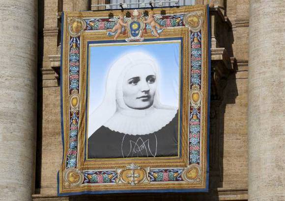 Reuters - El Papa Francisco proclam&#243; a los primeros santos de su pontificado, entre ellos a la Madre Laura Montoya.
