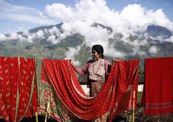 Reuters - Devi Budhathoki y sus tres hijos presentan crecimiento excesivo del vello corporal.