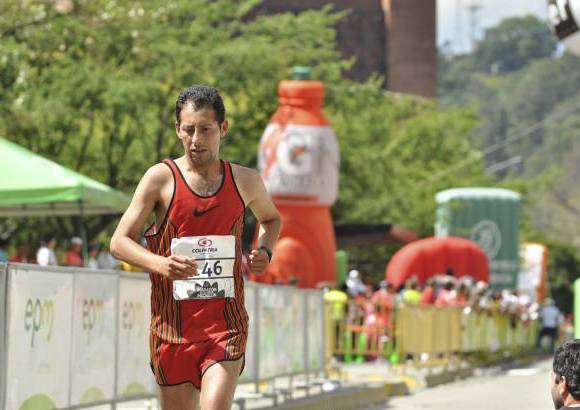 Esteban Jaramillo y Sebasti&#225;n Salazar - M&#225;s de 10 mil competidores se dieron cita en esta hist&#243;rica cita deportiva que se corr&#237;a en las modalidades de 5, 10, 21 y 42 kil&#243;metros.