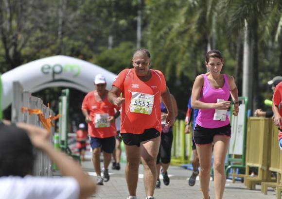 Esteban Jaramillo y Sebasti&#225;n Salazar - M&#225;s de 10 mil competidores se dieron cita en esta hist&#243;rica cita deportiva que se corr&#237;a en las modalidades de 5, 10, 21 y 42 kil&#243;metros.