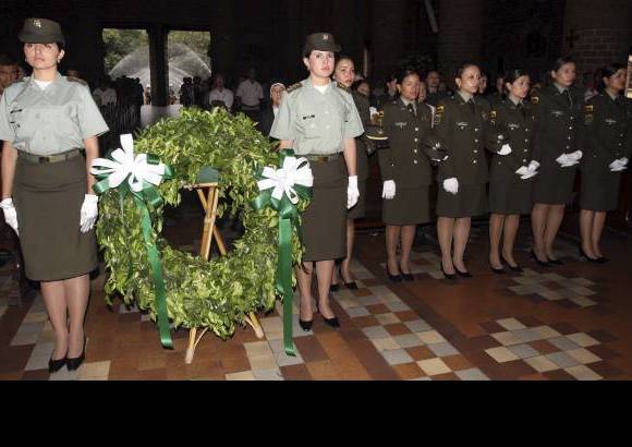 Manuel Saldarriaga - En la emotiva ceremonia, se record&#243; a los polic&#237;as muertos en combate y por la violencia, verdaderos h&#233;roes de la patria.