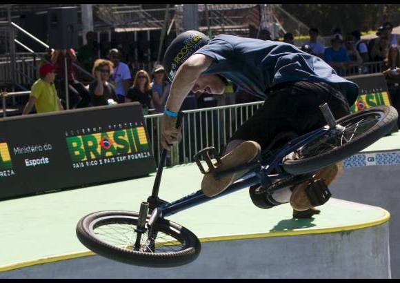 Esteban Vanegas - El bmx en todo su esplendor en la parada de los X Games de Foz de Uguazú, Brasil.