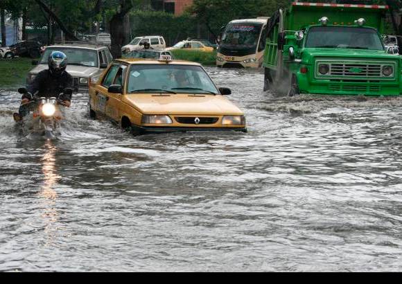 Juan A. S&#225;nchez - El director del Simpad, Camilo Zapata, indic&#243; que la lluvia entr&#243; con fuerza por el oriente y cruz&#243; al occidente.