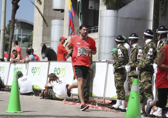 Esteban Jaramillo y Sebastián Salazar - Más de 10 mil competidores se dieron cita en esta histórica cita deportiva que se corría en las modalidades de 5, 10, 21 y 42 kilómetros.