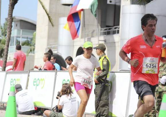 Esteban Jaramillo y Sebastián Salazar - Más de 10 mil competidores se dieron cita en esta histórica cita deportiva que se corría en las modalidades de 5, 10, 21 y 42 kilómetros.