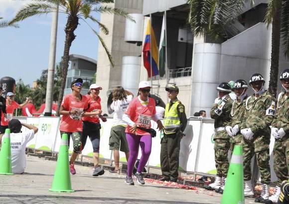 Esteban Jaramillo y Sebastián Salazar - Más de 10 mil competidores se dieron cita en esta histórica cita deportiva que se corría en las modalidades de 5, 10, 21 y 42 kilómetros.