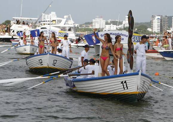 Colprensa - En este tradicional evento, las candidatas recorrieron la bahía de Cartagena, acompañadas de los cadetes de la Escuela Naval. La cita final fue en el Club Naval, donde las candidatas desfilaron en un acto de carácter benéfico para la Acción Social Naval.