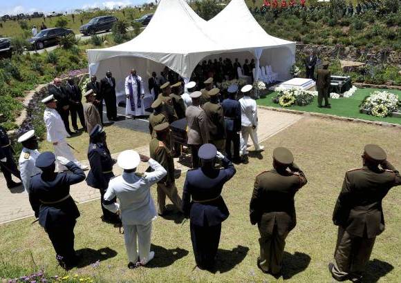 REUTERS - Han sido diez d&#237;as de luto oficial desde que muri&#243; el pasado 5 de diciembre a los 95 a&#241;os, tiempo en el que hubo espacio para la consternaci&#243;n por la noticia, la celebraci&#243;n de su legado, la tristeza de la capilla ardiente y el emocionado &#250;ltimo adi&#243;s en su sepelio.