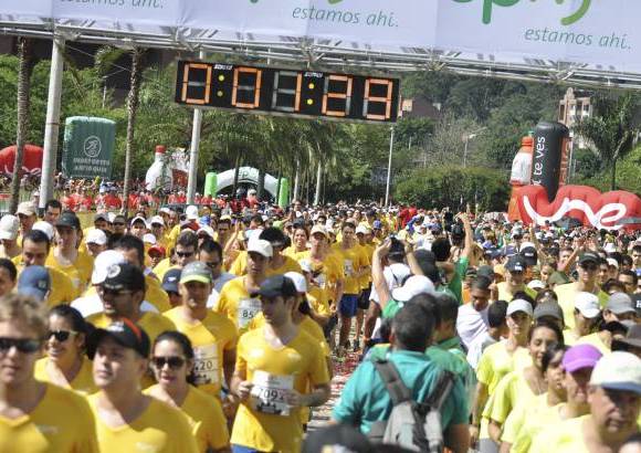 Esteban Jaramillo y Sebastián Salazar - Más de 10 mil competidores se dieron cita en esta histórica cita deportiva que se corría en las modalidades de 5, 10, 21 y 42 kilómetros