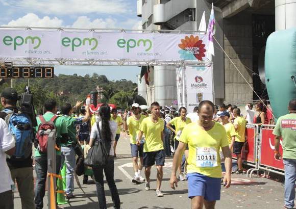 Esteban Jaramillo y Sebastián Salazar - Más de 10 mil competidores se dieron cita en esta histórica cita deportiva que se corría en las modalidades de 5, 10, 21 y 42 kilómetros.