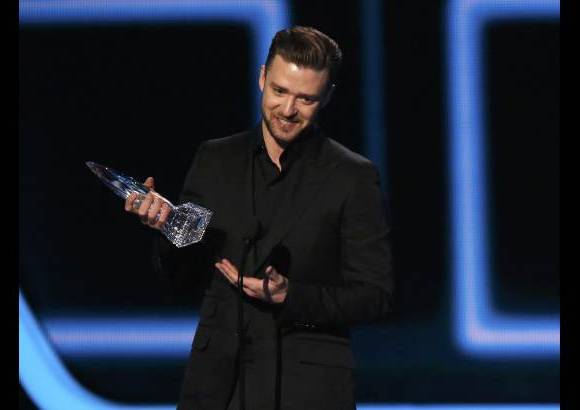 Reuters y AP - El cantante Justin Timberlake fue otro de los favoritos de la m&#250;sica que se llev&#243; a casa los premios a mejor alb&#250;m, mejor artista masculino y artista R&B favorito.