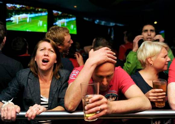 Reuters - Los hinchas con boletos para aquellos partidos finales esperan una mayor acción a la que tuvieron el viernes en Ciudad del Cabo, donde se produjo el tercer empate consecutivo en su estadio sede.