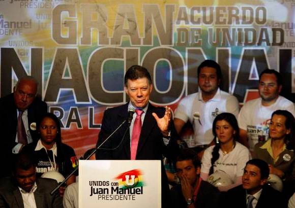 Reuters - Juan Manuel Santos plante&#243; un Gran acuerdo de unidad nacional, en el que recibi&#243; a otras corrientes pol&#237;ticas.