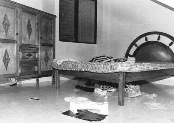 FOTO ARCHIVO EL COLOMBIANO - El 2 de diciembre, las labores de inteligencia permitieron a las autoridades rastrear las llamadas que Escobar le hizo a su hijo Juan Pablo, para llegar hasta la vivienda donde se escond&#237;a en el barrio Los Olivos, occidente de Medell&#237;n, y dar muerte al entonces hombre m&#225;s buscado del mundo.