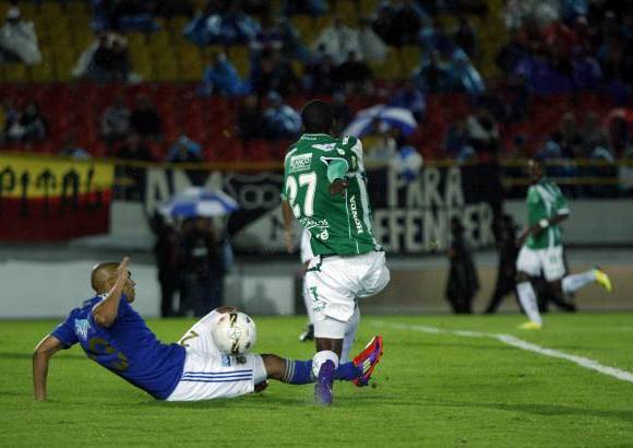 Colprensa - Millonarios hizo respetar su cancha y derrot&#243; por 3-1 al Cali en el estadio El Camp&#237;n.
