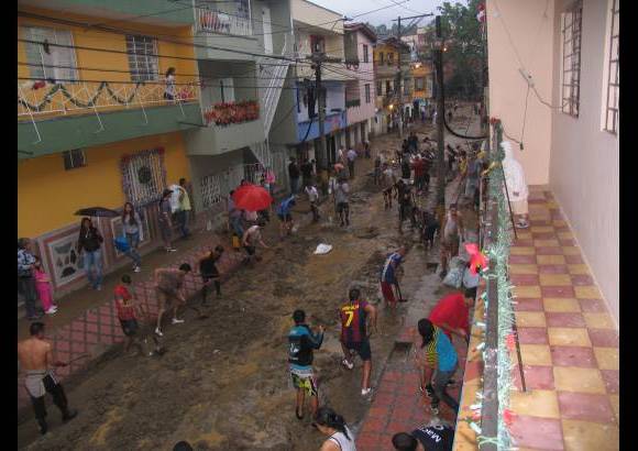 Rodrigo Mart&#237;nez - Este panorama que se observaba en la tarde de este domingo en la carrera 88 con calle 31 B.