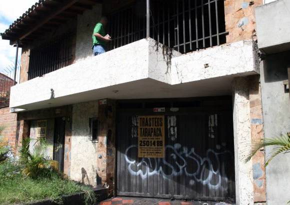 FOTO ARCHIVO EL COLOMBIANO - El 2 de diciembre, las labores de inteligencia permitieron a las autoridades rastrear las llamadas que Escobar le hizo a su hijo Juan Pablo, para llegar hasta la vivienda donde se escond&#237;a en el barrio Los Olivos, occidente de Medell&#237;n, y dar muerte al entonces hombre m&#225;s buscado del mundo.