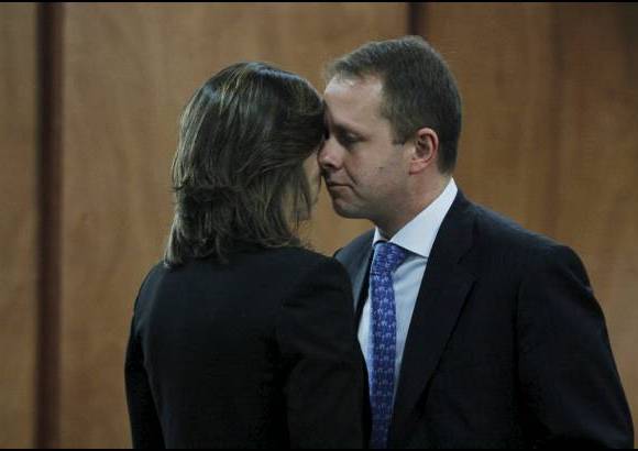 Colprensa - "Métame en Gorgona pero con mis hijos y mi esposa, pero no me deje más separado de ellos, por favor. Es lo único que le pido al sistema judicial", añadió el ex funcionario.