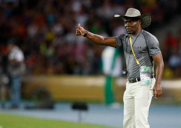 Reuters - El t&#233;cnico de Nigeria, John Obuh, dirigi&#243; con una pinta muy particular, con un sombrero muy colombiano.