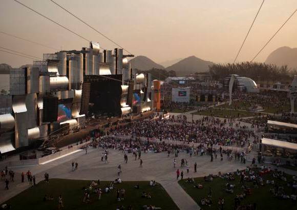 AP - En total 150.000 metros cuadrados conforman la Ciudad del Rock, que pretende proporcionar una experiencia más que musical, gracias a los 160 conciertos en siete días de jornada.