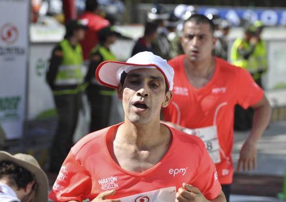 Esteban Jaramillo y Sebasti&#225;n Salazar - M&#225;s de 10 mil competidores se dieron cita en esta hist&#243;rica cita deportiva que se corr&#237;a en las modalidades de 5, 10, 21 y 42 kil&#243;metros.